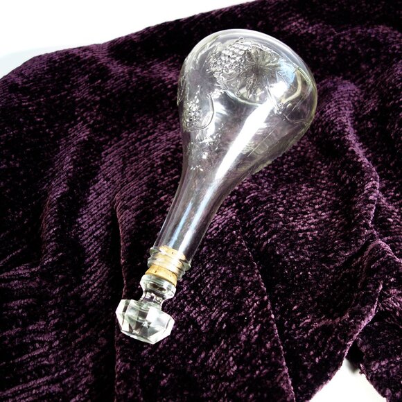 [Vintage] Clear Glass Grape Pattern Wine Decanter - Picture 5 of 11